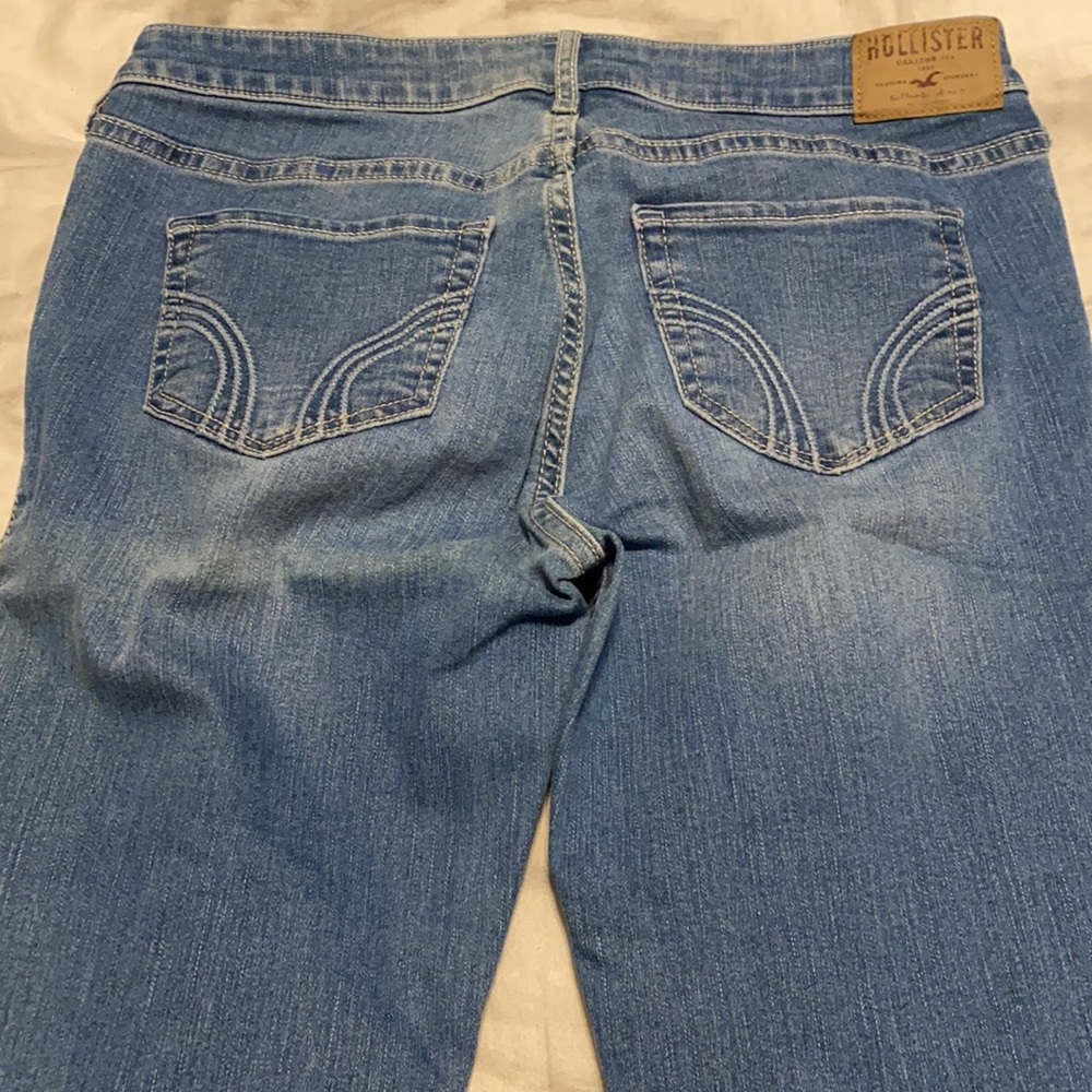 Embroidered Crop Jeans - Picture 4 of 5